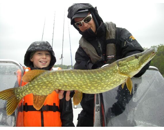 Vader zoon Roofvis week in zuid Zweden